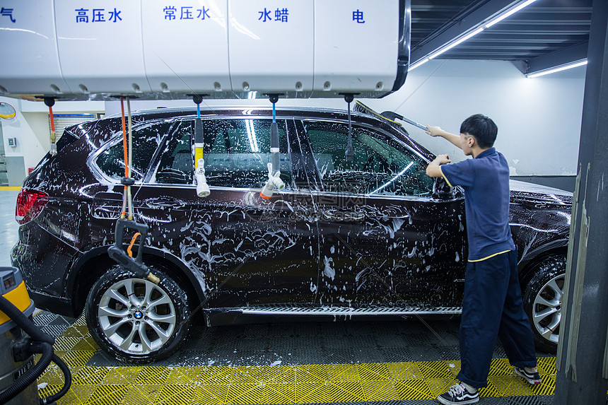 汽車美容洗車 精洗流程與漆面護(hù)理全解析